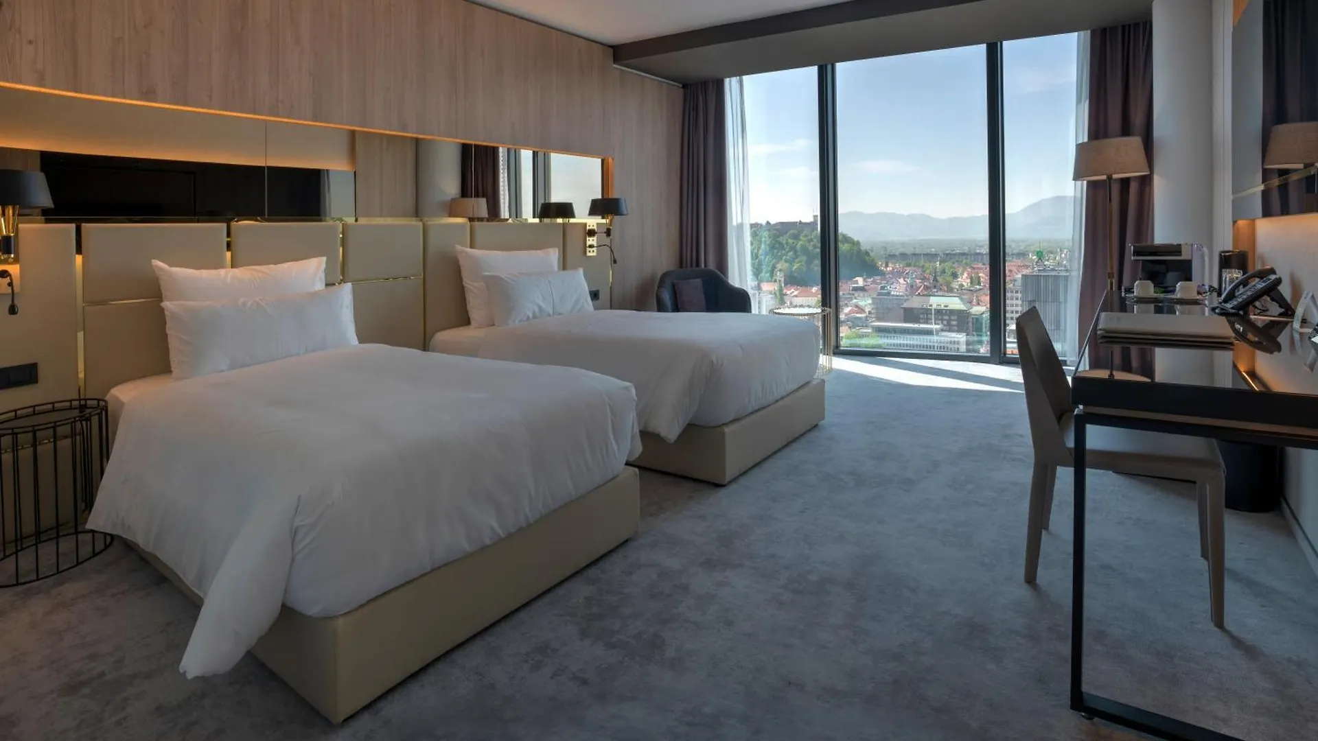 Grand Plaza Hotel & Congress Center ليوبليانا 5*,