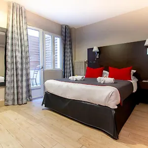 ميجني أوبرا مونتمارتر فرنسا