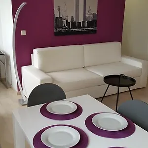 Greg's Great Location Apartment
